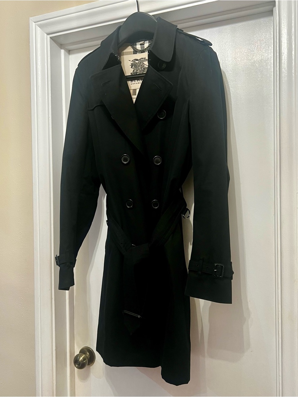 Men’s Burberry The Sandringham Slim Fit Black Double-Breasted Trench Coat